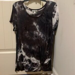 Tie Dye cute top in silky like material/ like new/ sz L